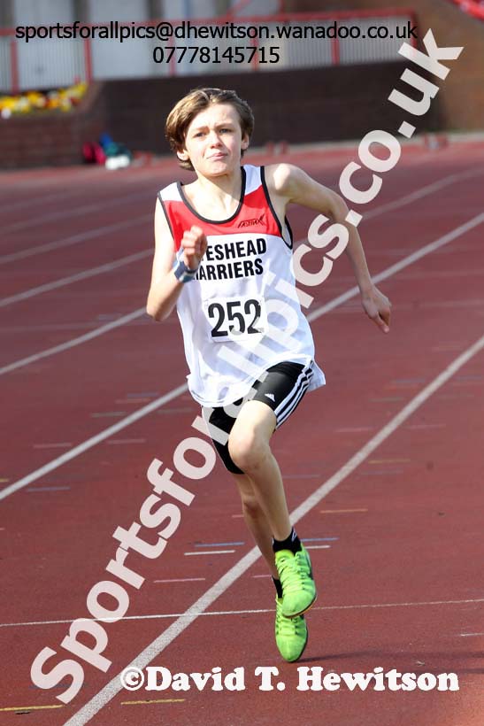 Boys 800 metres, Gateshead Open Medal Meeting. Photo: David T. Hewitson/Sports for All Pics